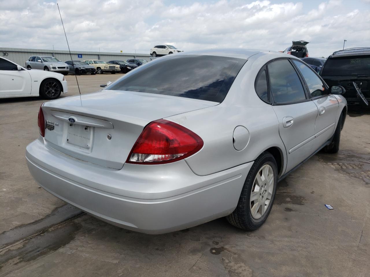 Photo 4 from auction – 2006 FORD TAURUS SE with VIN 1FAFP53226A115756