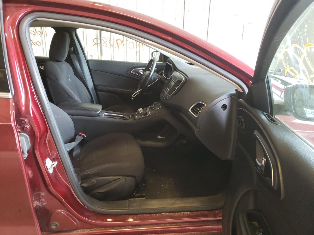 Photo 5 from auction – 2015 CHRYSLER 200 LIMITE with VIN 1C3CCCAB3FN587428