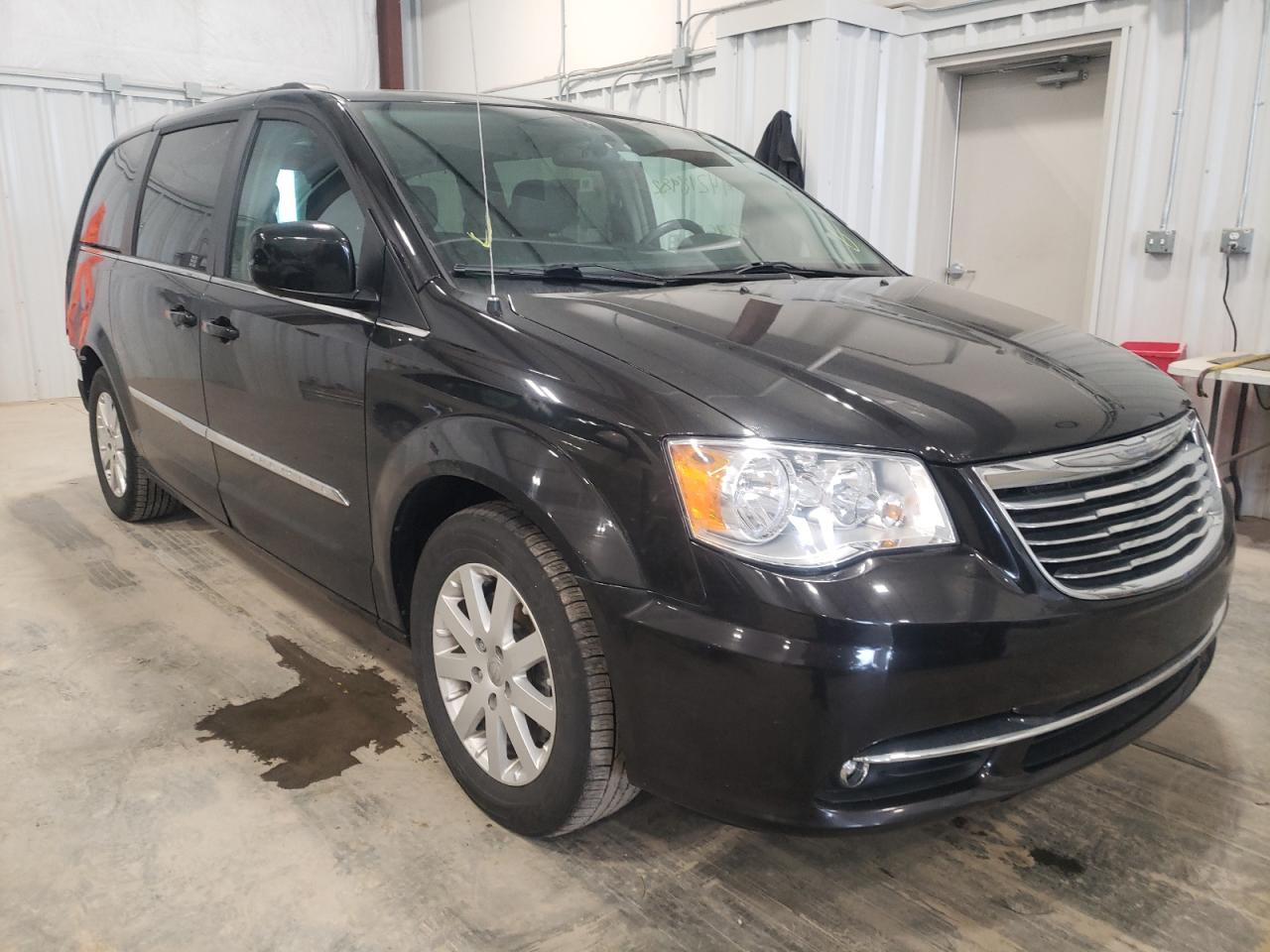 Photo 1 from auction – 2015 CHRYSLER TOWN & COU with VIN 2C4RC1BG2FR522058