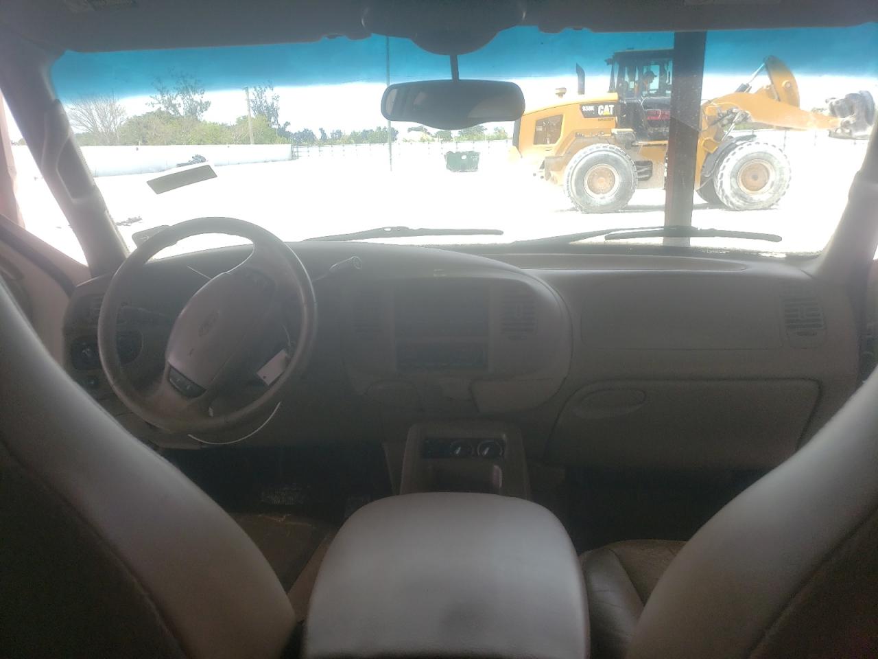 Photo 9 from auction – 2000 FORD EXPEDITION with VIN 1FMRU1766YLA59197