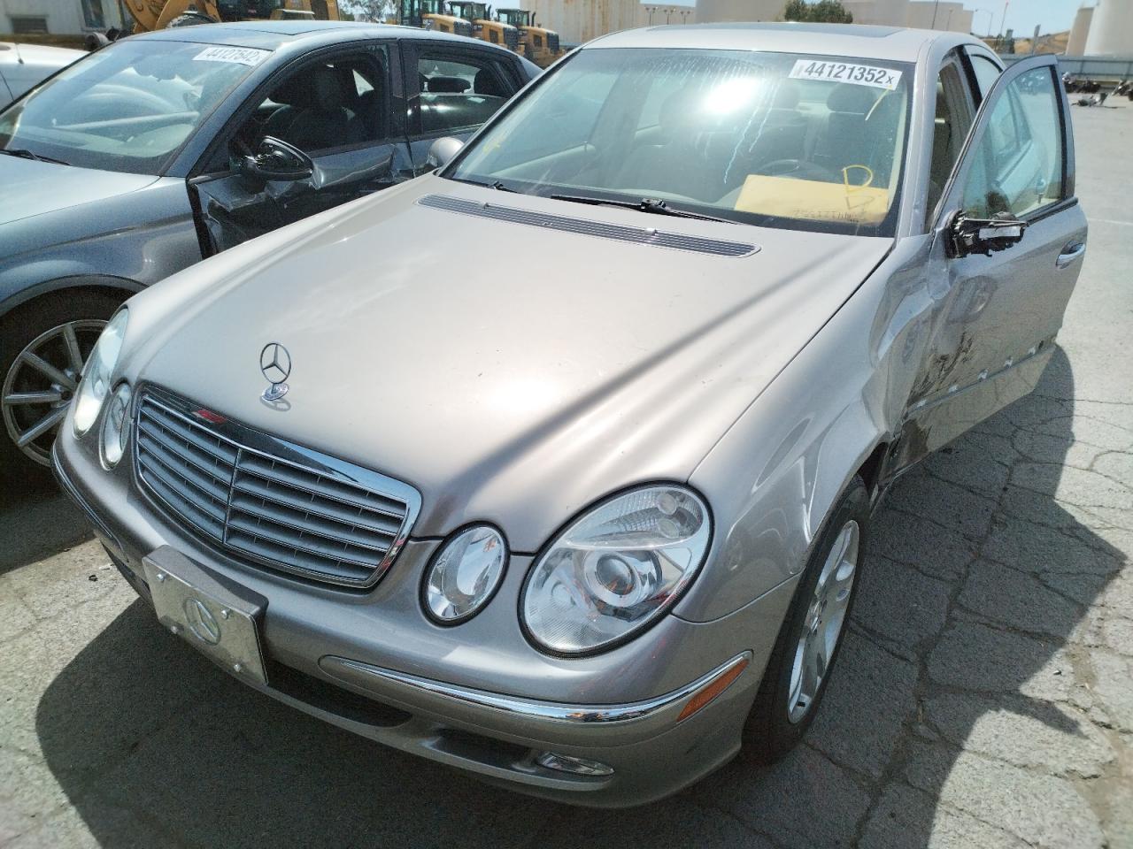 Photo 2 from auction – 2004 MERCEDES-BENZ E 320 with VIN WDBUF65J04A515180