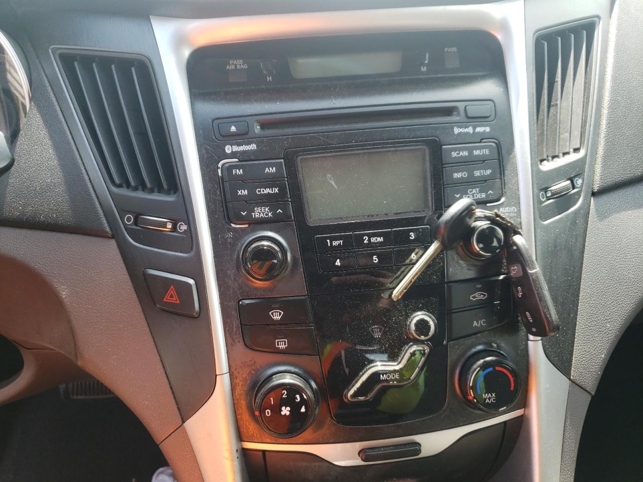 Photo 9 from auction – 2011 HYUNDAI SONATA GLS with VIN 5NPEB4AC4BH232767