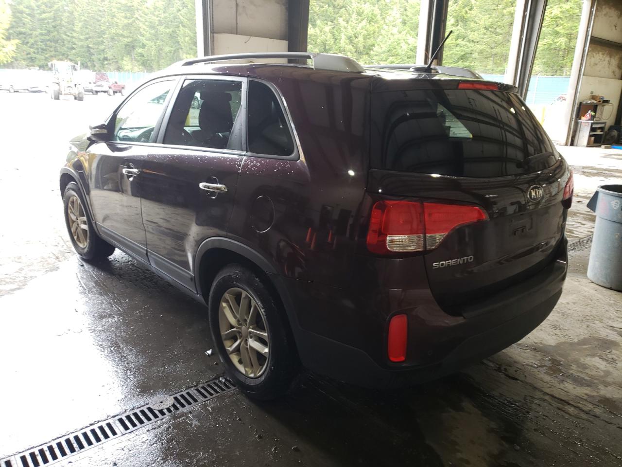 Photo 3 from auction – 2015 KIA SORENTO LX with VIN 5XYKT4A76FG560076
