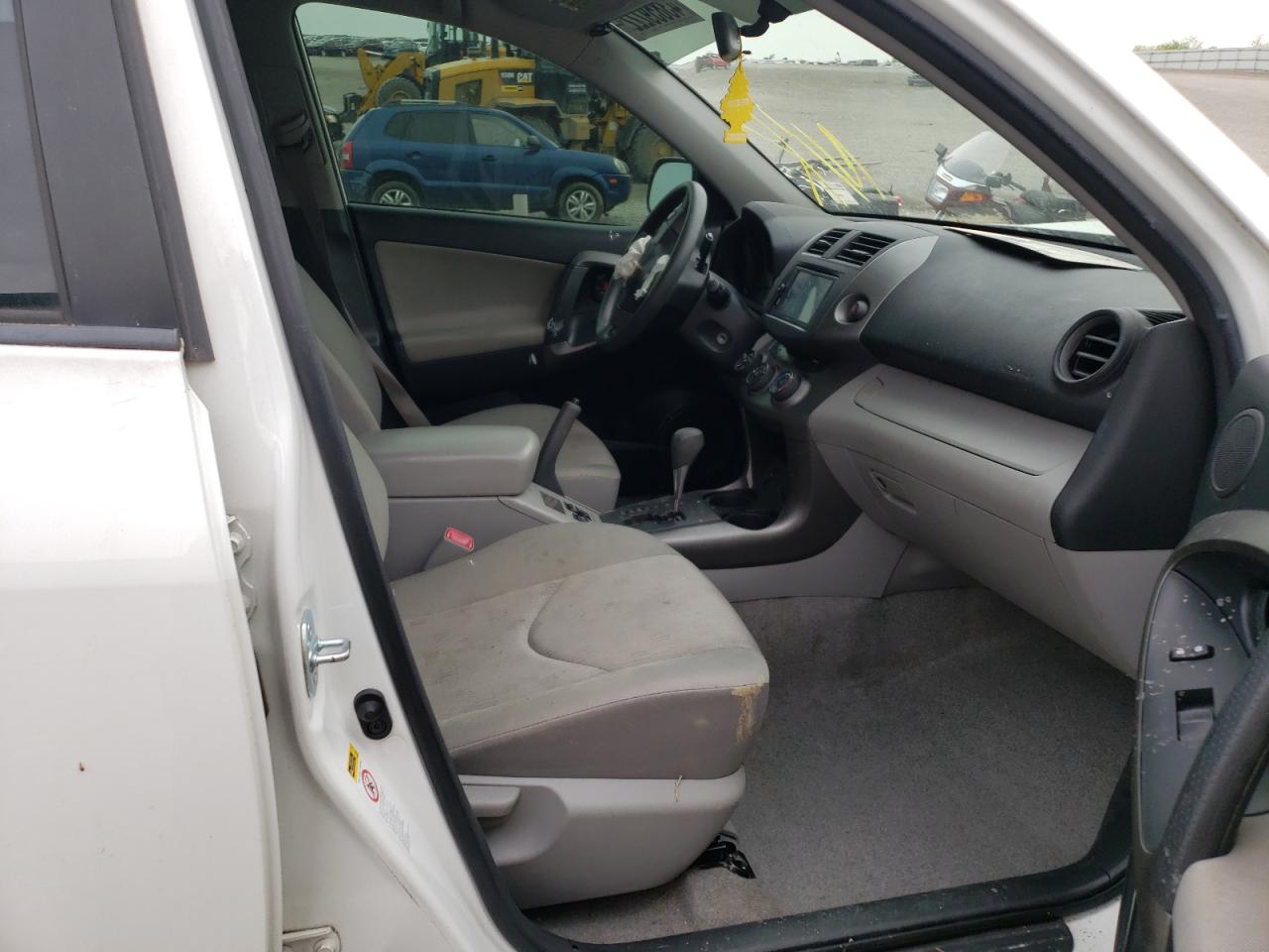 Photo 5 from auction – 2010 TOYOTA RAV4 with VIN JTMBK4DV3AD015912