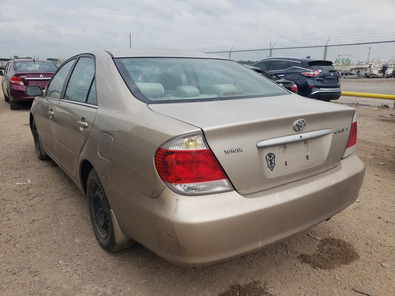 Photo 3 from auction – 2005 TOYOTA CAMRY LE with VIN 4T1BE32K75U992899