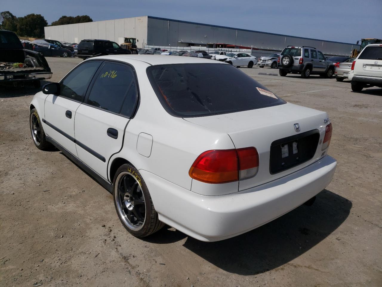 Photo 3 from auction – 1998 HONDA CIVIC DX with VIN 2HGEJ6629WH528477