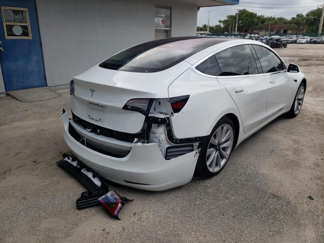 Photo 4 from auction – 2018 TESLA MODEL 3 with VIN 5YJ3E1EA0JF039101