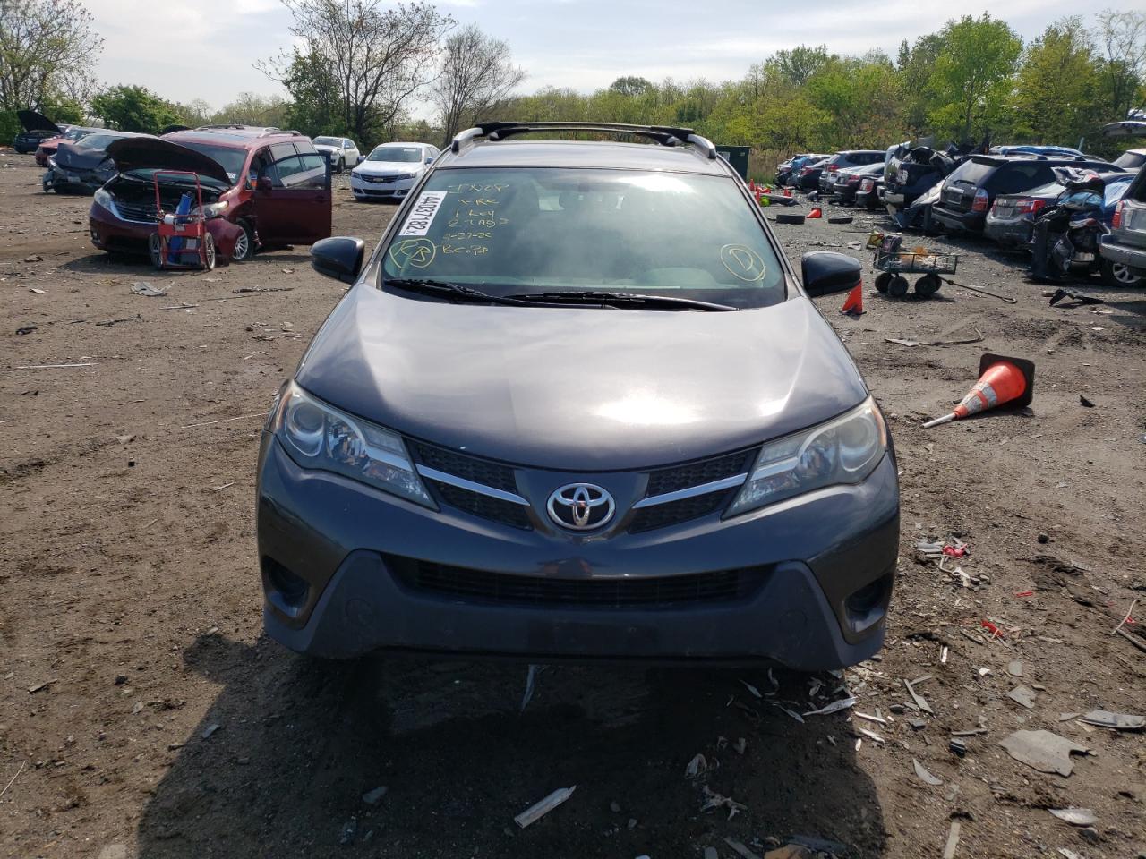 Photo 9 from auction – 2015 TOYOTA RAV4 LE with VIN JTMBFREV4FJ026345