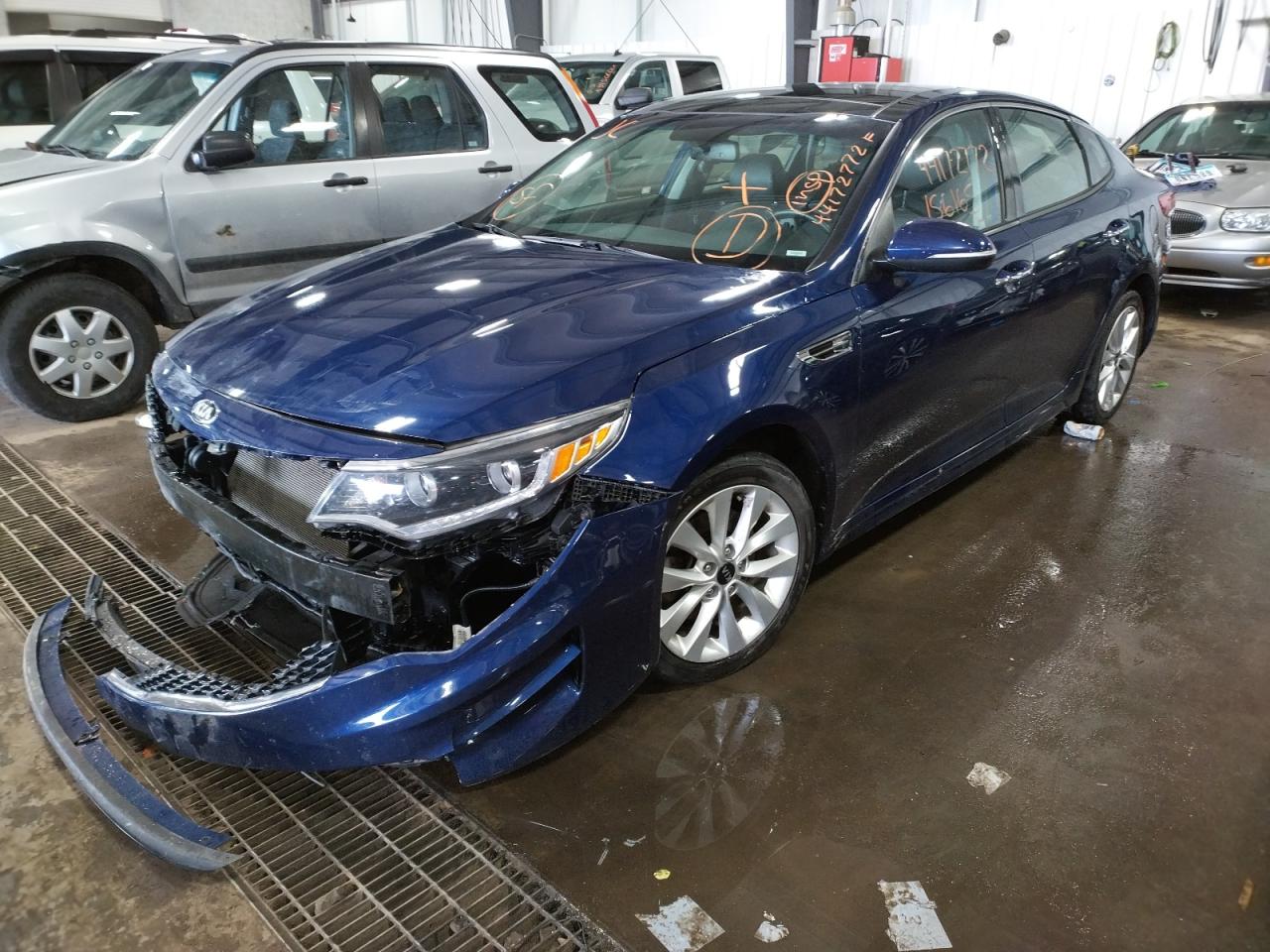 Photo 2 from auction – 2016 KIA OPTIMA EX with VIN 5XXGU4L39GG068824
