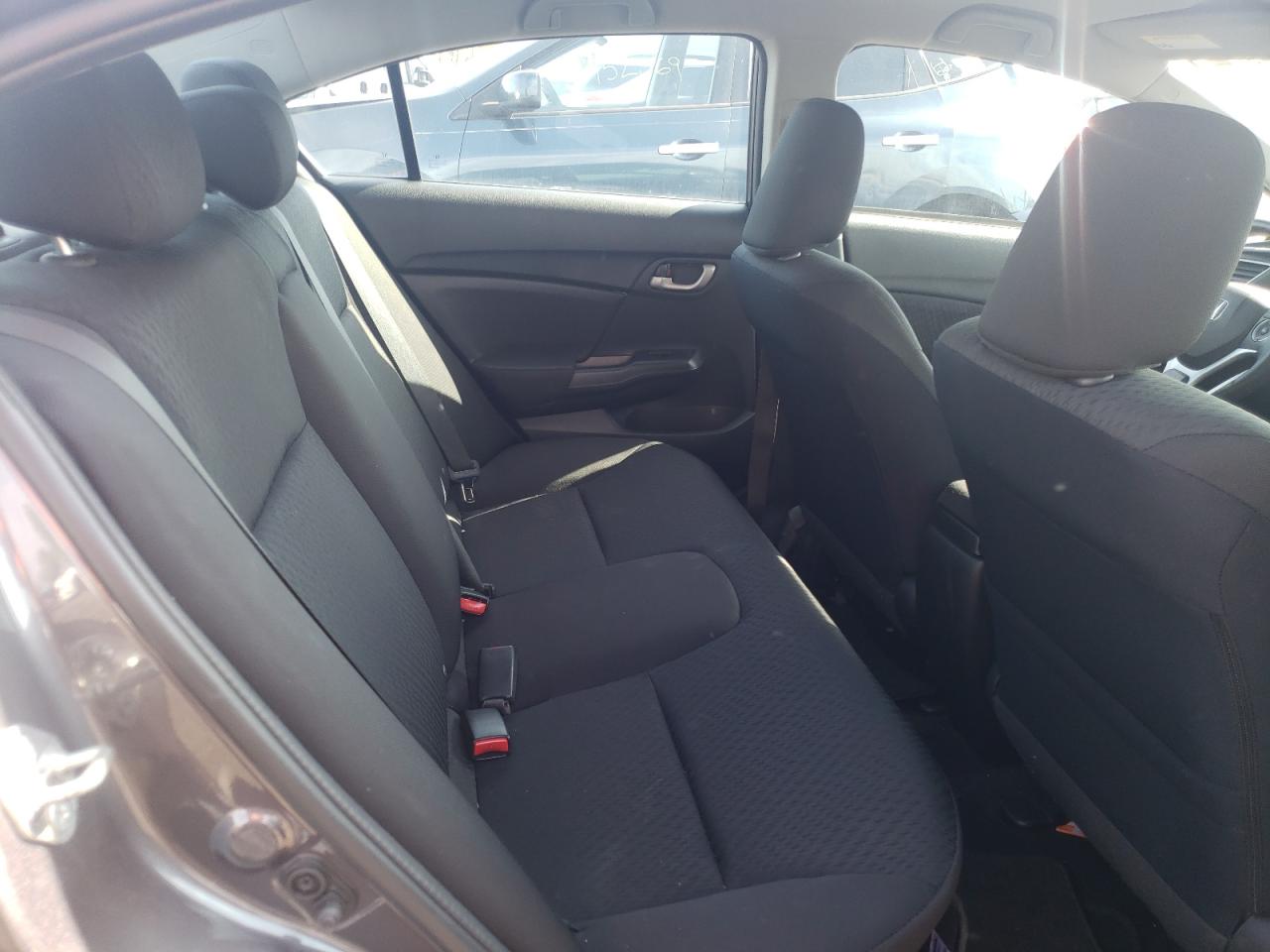 Photo 17 from auction – 2015 HONDA CIVIC LX with VIN 19XFB2F50FE700555