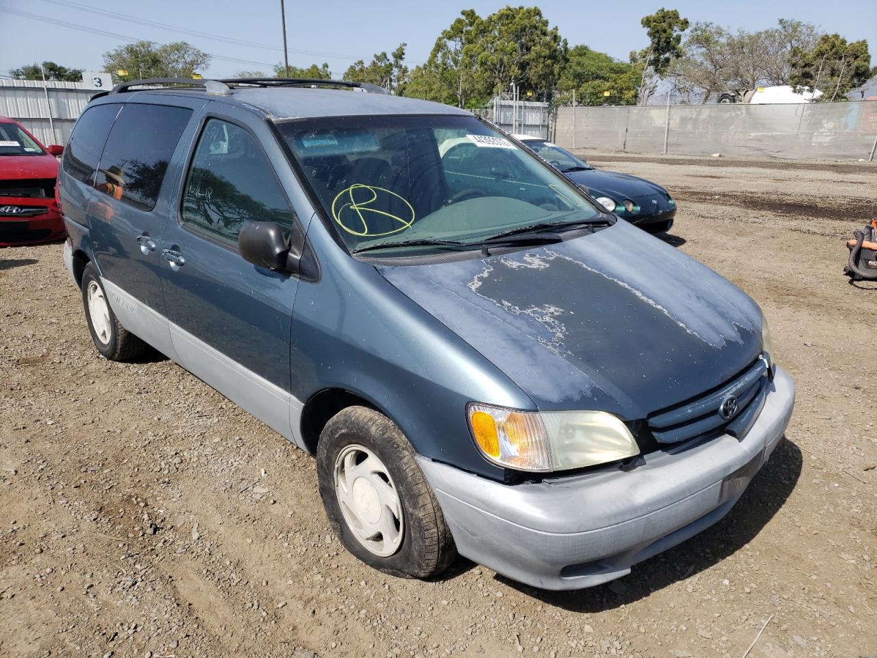 TOYOTA SIENNA LE 2002 with VIN 4T3ZF13C12U436369 - Photo from auction