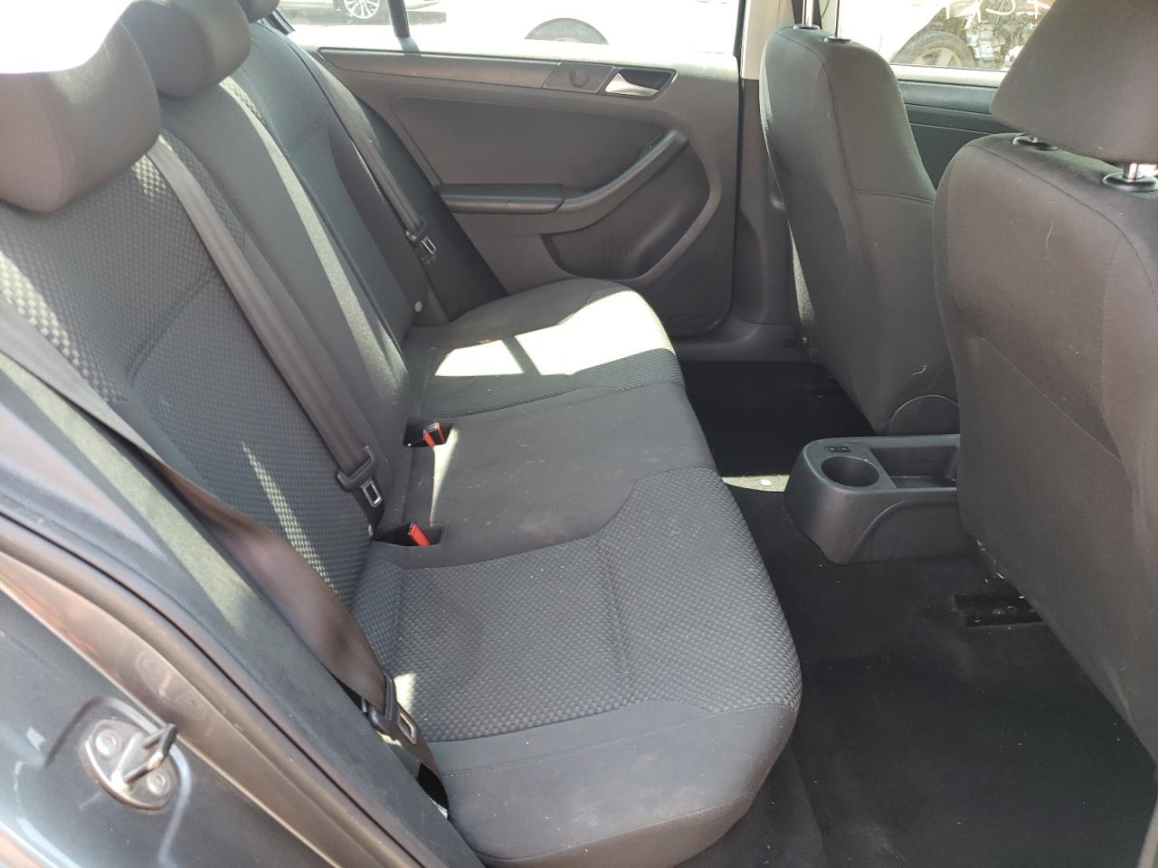 Photo 6 from auction – 2013 VOLKSWAGEN JETTA with VIN 3VW2K7AJ2DM230562
