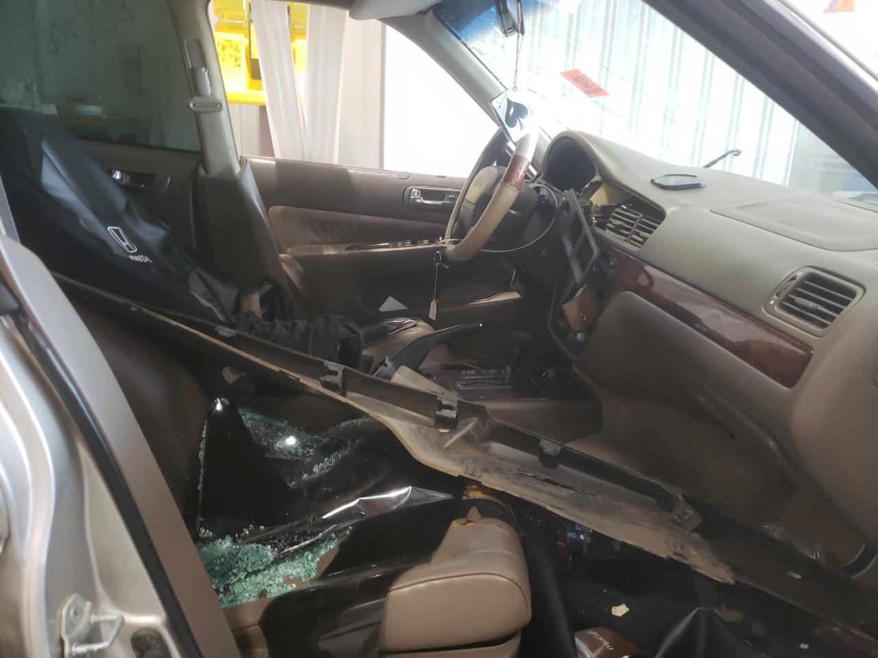 Photo 5 from auction – 1996 ACURA 3.2TL with VIN JH4UA3654TC006145