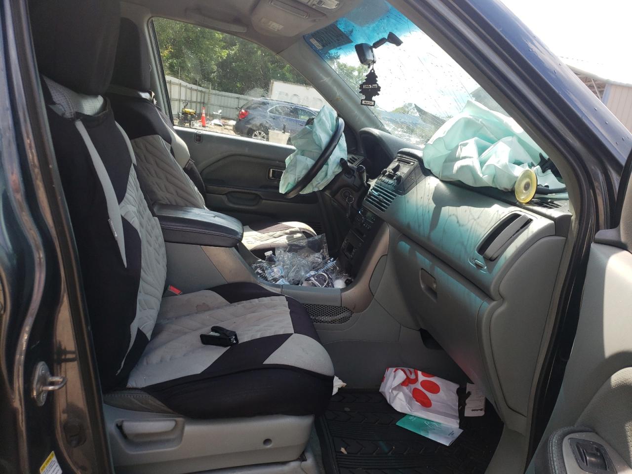 Photo 5 from auction – 2004 HONDA PILOT EXL with VIN 2HKYF18614H535704
