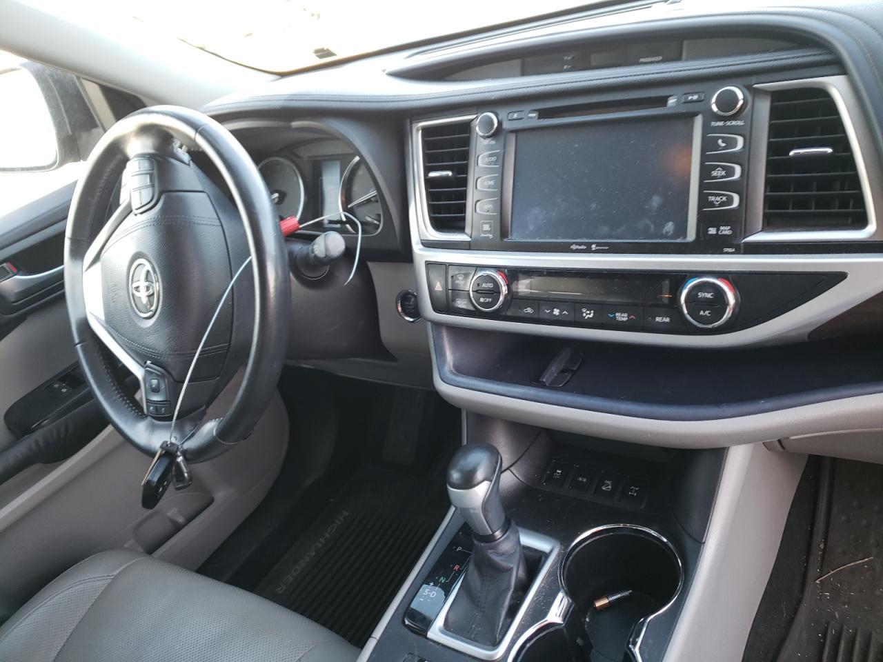 Photo 9 from auction – 2015 TOYOTA HIGHLANDER with VIN 5TDDKRFHXFS157375