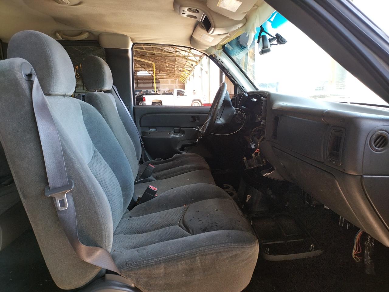 Photo 5 from auction – 2004 CHEVROLET SILVERADO with VIN 1GCHC29U04E175241
