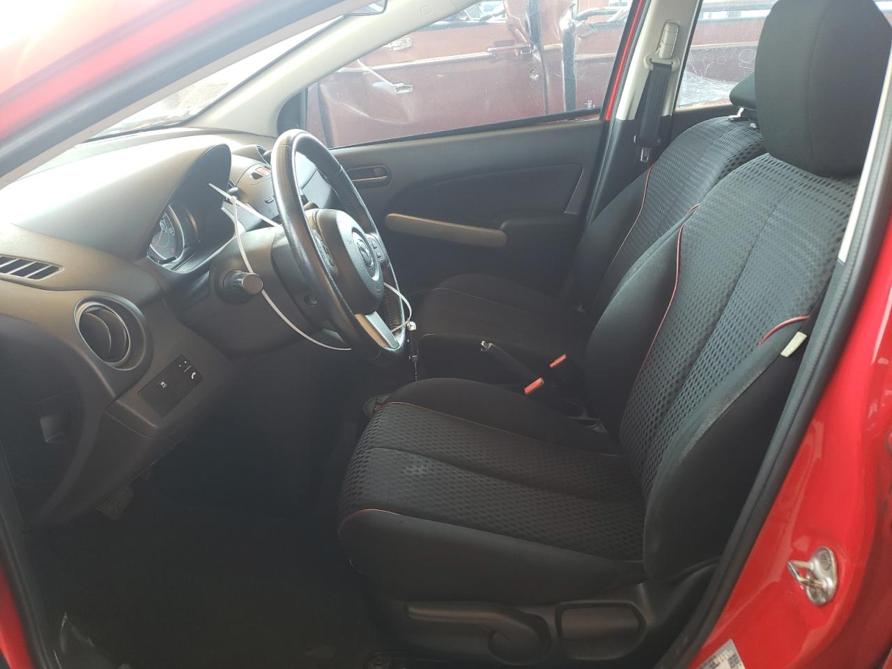 Photo 5 from auction – 2013 MAZDA MAZDA2 with VIN JM1DE1LY0D0169189