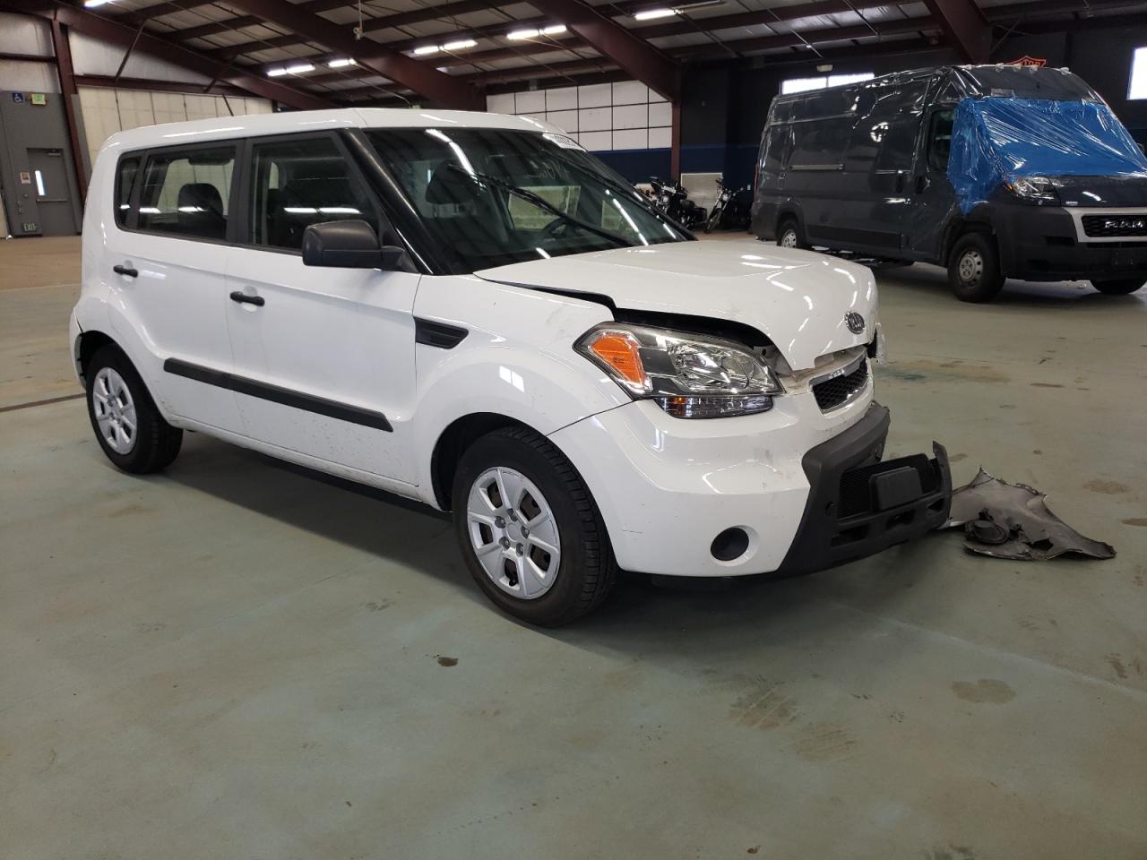 KIA SOUL 2011 with VIN KNDJT2A16B7302868 - Photo from auction