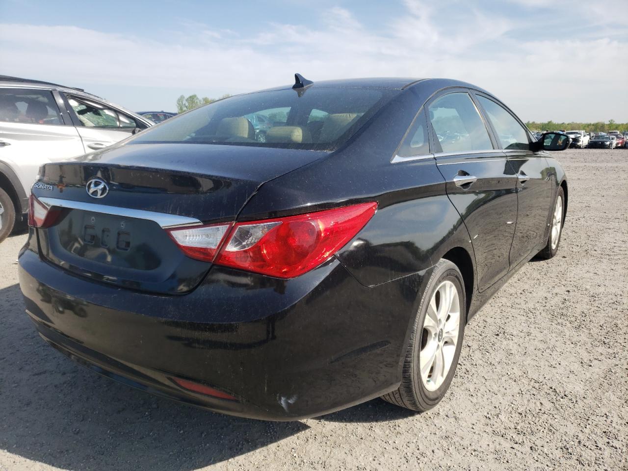 Photo 4 from auction – 2011 HYUNDAI SONATA SE with VIN 5NPEC4AC6BH085980
