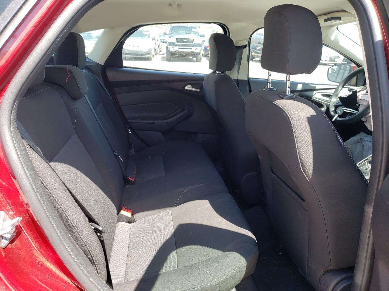 Photo 6 from auction – 2015 FORD FOCUS SE with VIN 1FADP3K2XFL220532