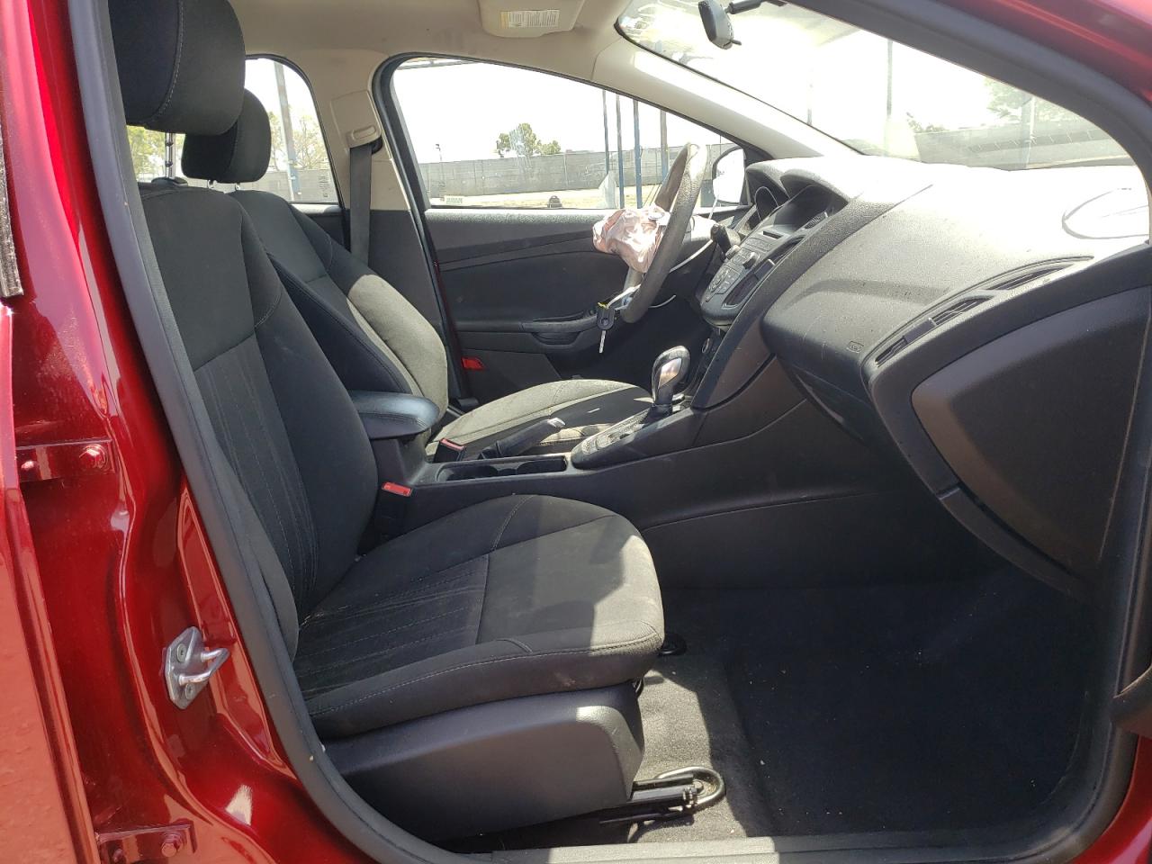 Photo 5 from auction – 2016 FORD FOCUS SE with VIN 1FADP3K2XGL246484