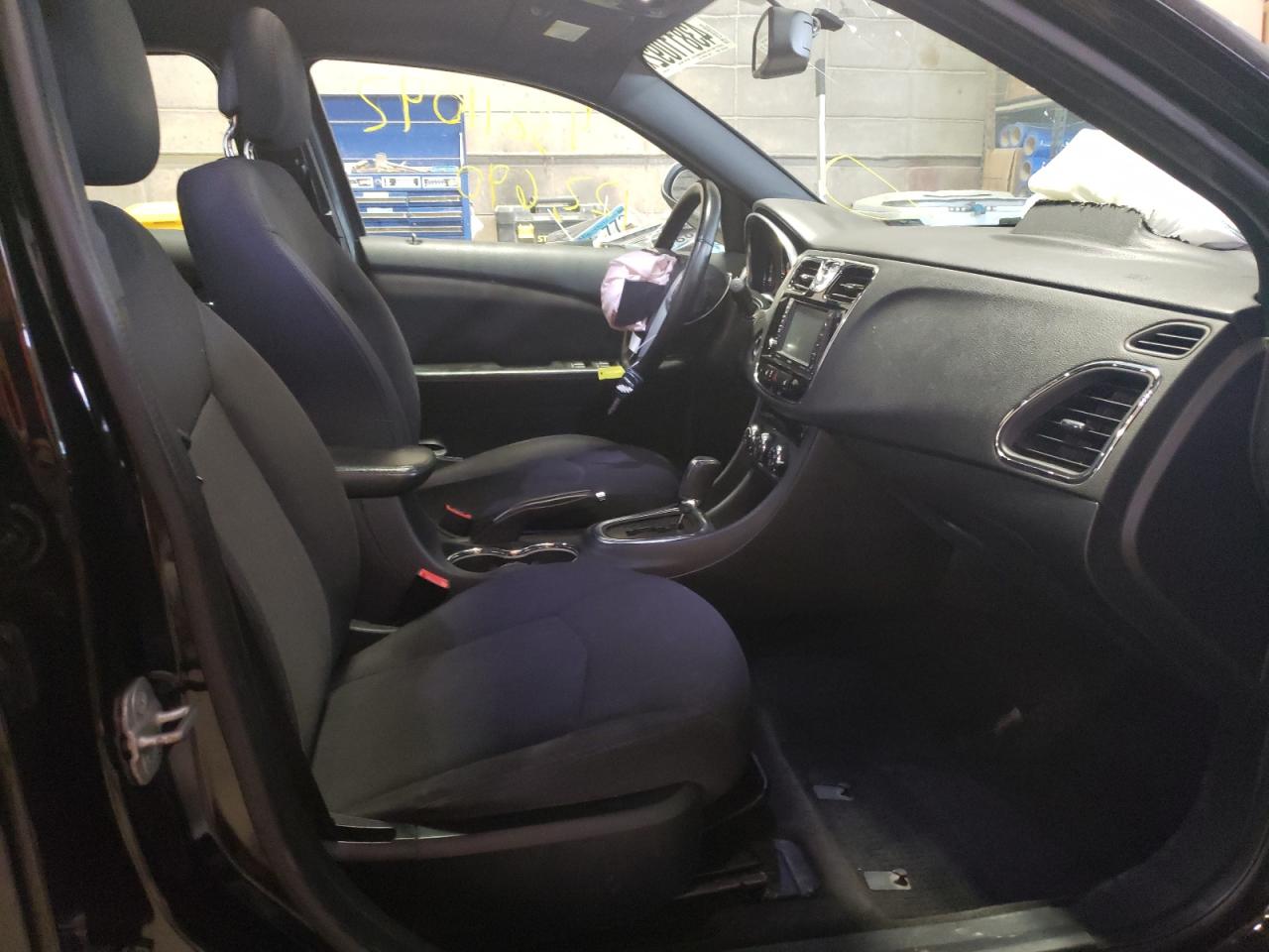 Photo 5 from auction – 2012 CHRYSLER 200 TOURIN with VIN 1C3CCBBG1CN297818