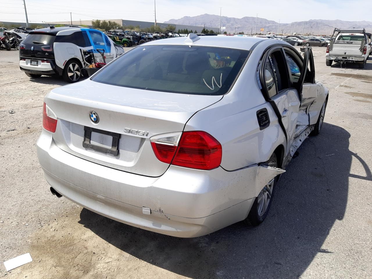 Photo 4 from auction – 2006 BMW 325 I AUTO with VIN WBAVB17596NK30765