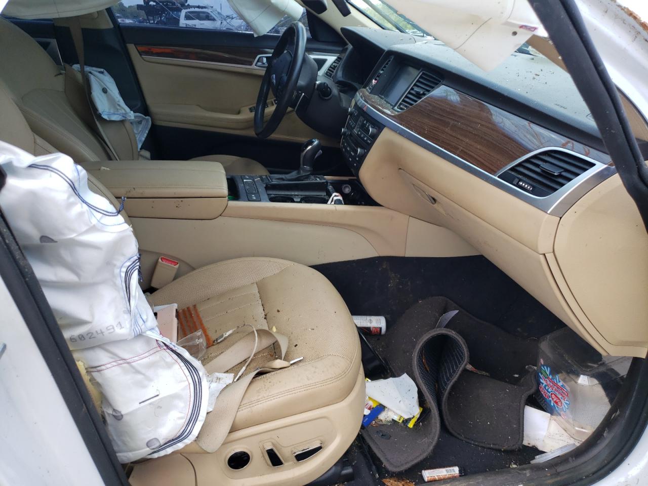 Photo 5 from auction – 2015 HYUNDAI GENESIS 3. with VIN KMHGN4JE6FU075249
