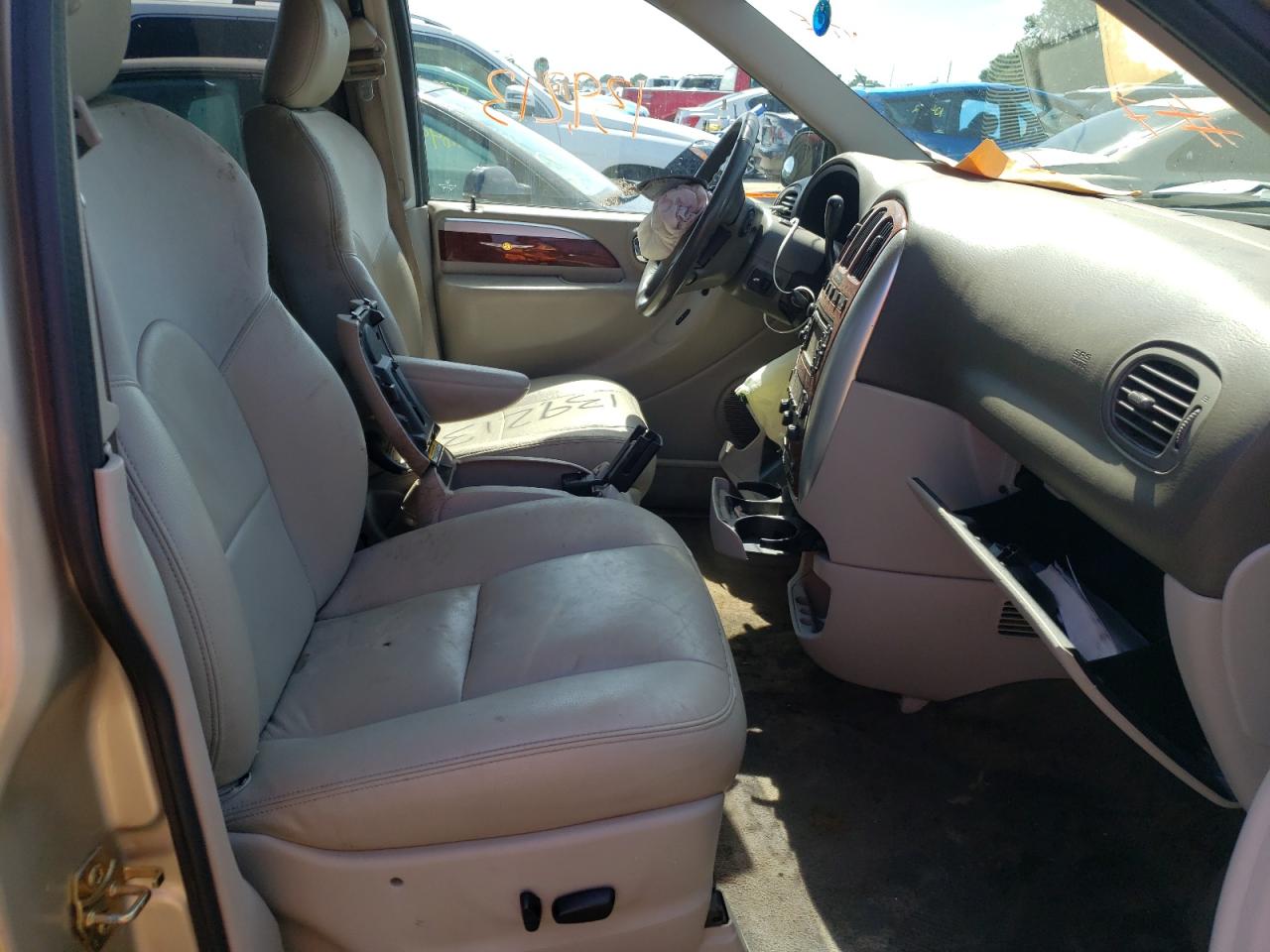 Photo 5 from auction – 2005 CHRYSLER TOWN & COU with VIN 2C8GP64L75R378202