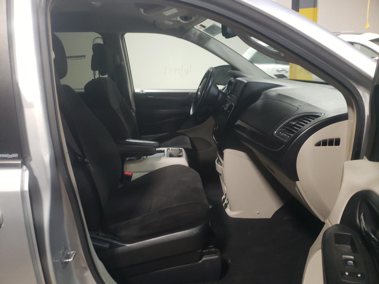Photo 5 from auction – 2012 CHRYSLER TOWN & COU with VIN 2C4RC1BG1CR175477