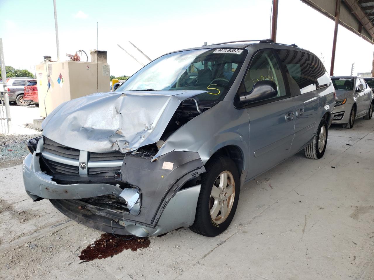 Photo 2 from auction – 2005 DODGE GRAND CARA with VIN 2D4GP44L55R476279