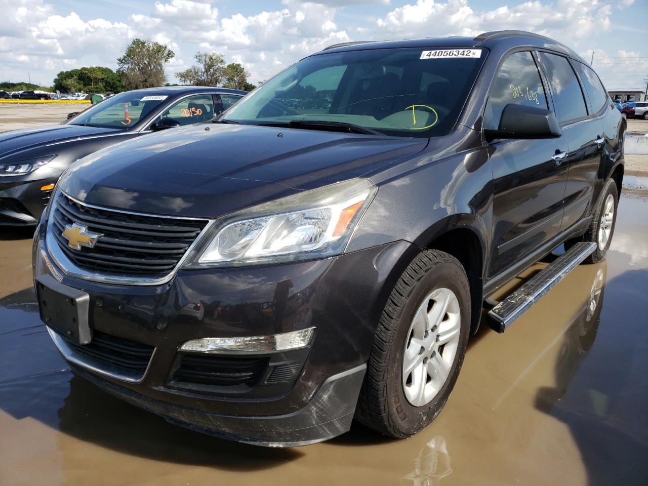 Photo 2 from auction – 2017 CHEVROLET TRAVERSE L with VIN 1GNKRFED6HJ110500