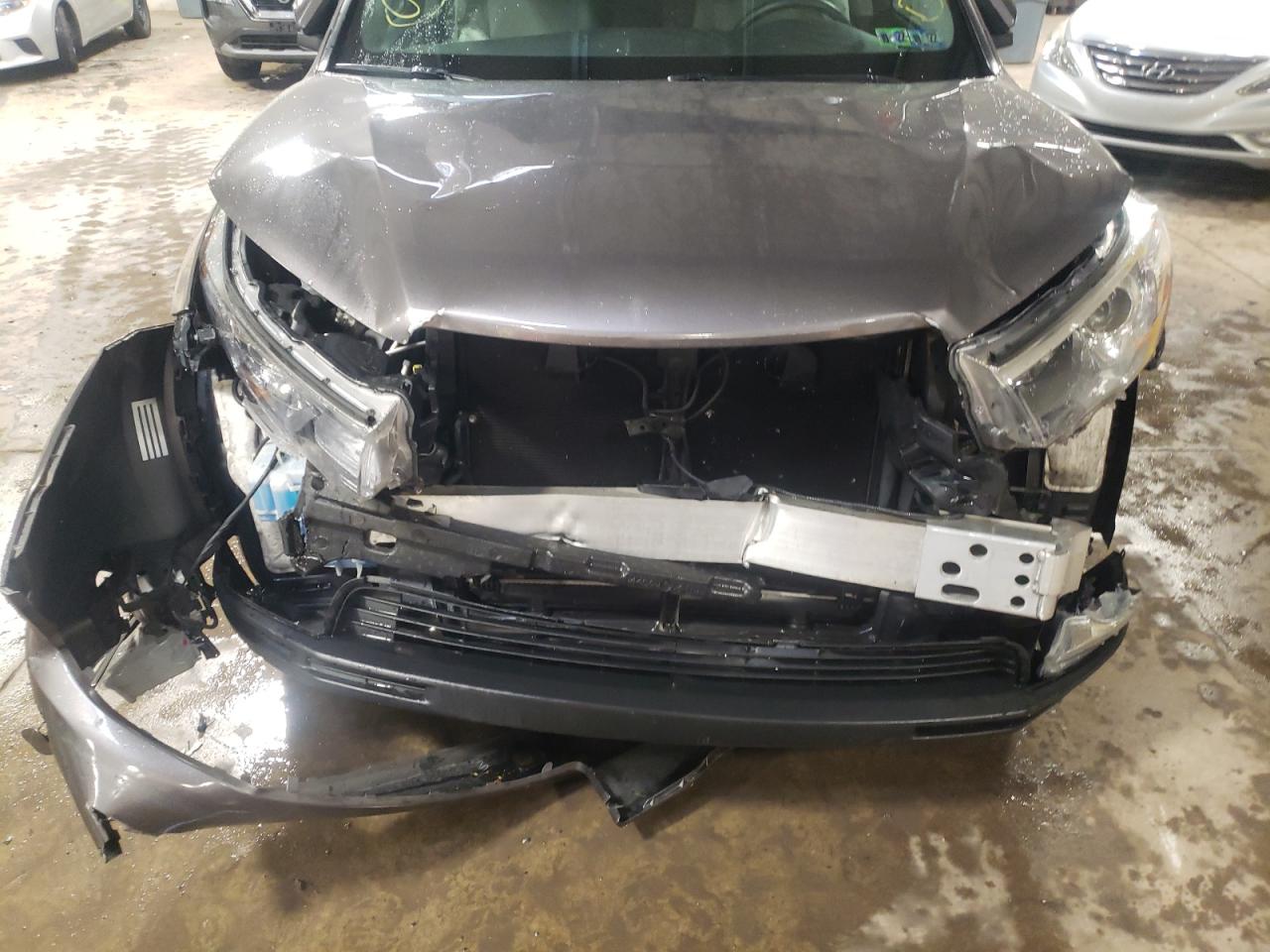 Photo 9 from auction – 2016 TOYOTA HIGHLANDER with VIN 5TDDKRFH8GS327993
