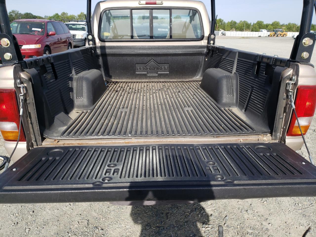 Photo 6 from auction – 1997 FORD RANGER with VIN 1FTCR10A0VUB63166