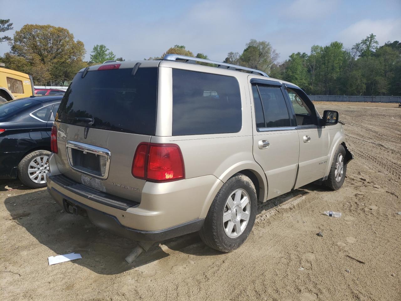 Photo 4 from auction – 2005 LINCOLN NAVIGATOR with VIN 5LMFU28555LJ11944