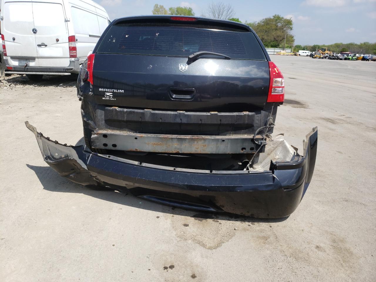 Photo 9 from auction – 2005 DODGE MAGNUM with VIN 2D4FV48T55H669078