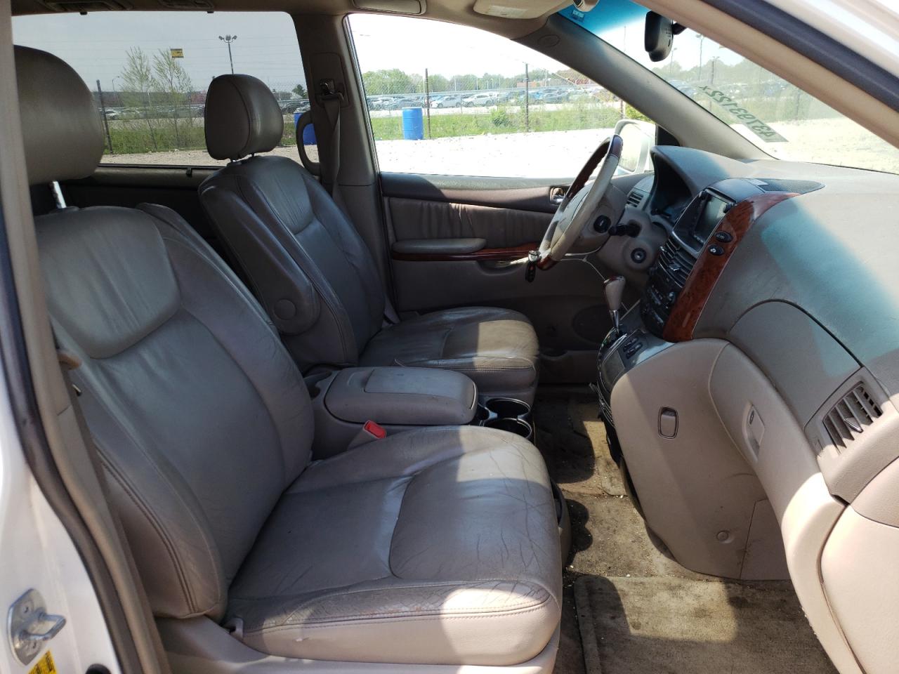 Photo 5 from auction – 2005 TOYOTA SIENNA XLE with VIN 5TDBA22C55S047389