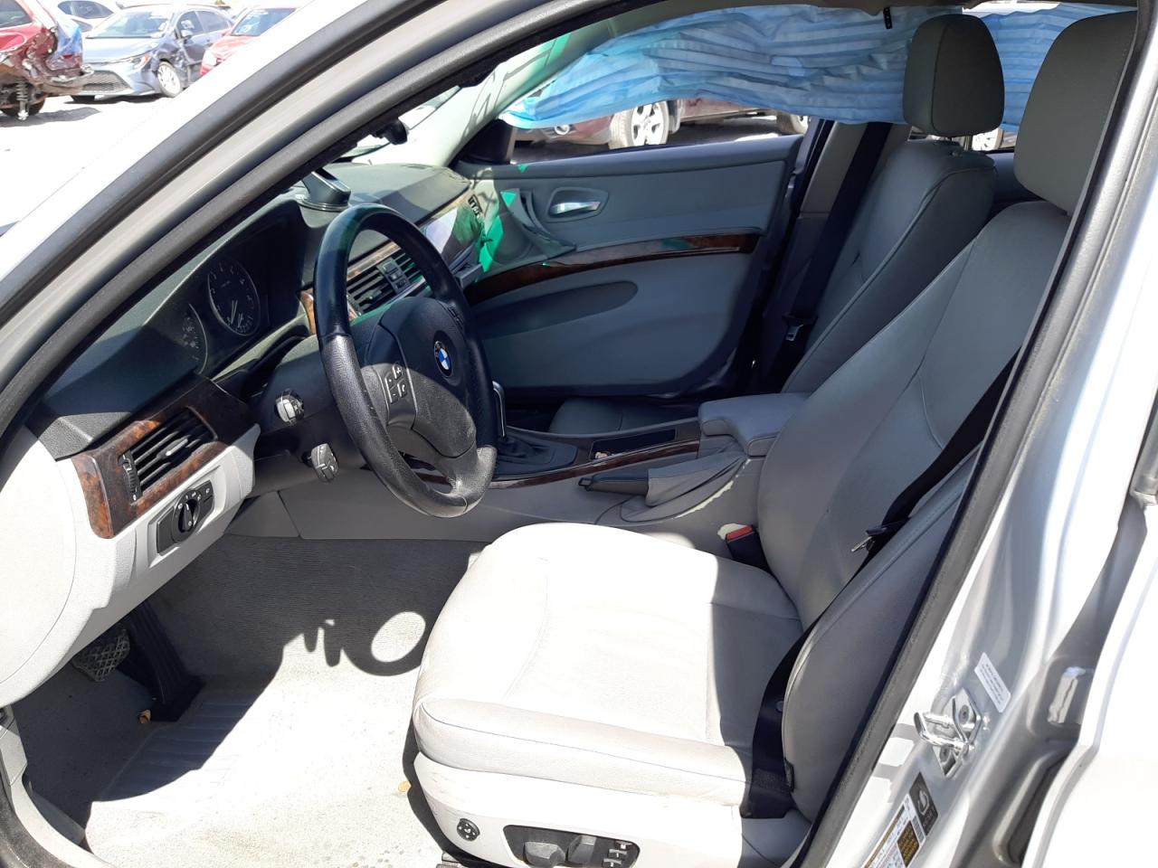 Photo 5 from auction – 2006 BMW 325 I AUTO with VIN WBAVB17596NK30765