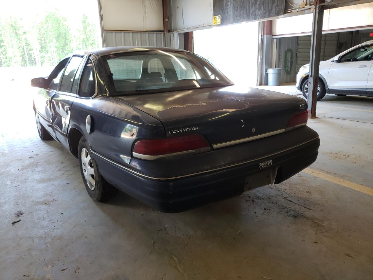 Photo 3 from auction – 1992 FORD CROWN VICT with VIN 2FACP73W5NX249457