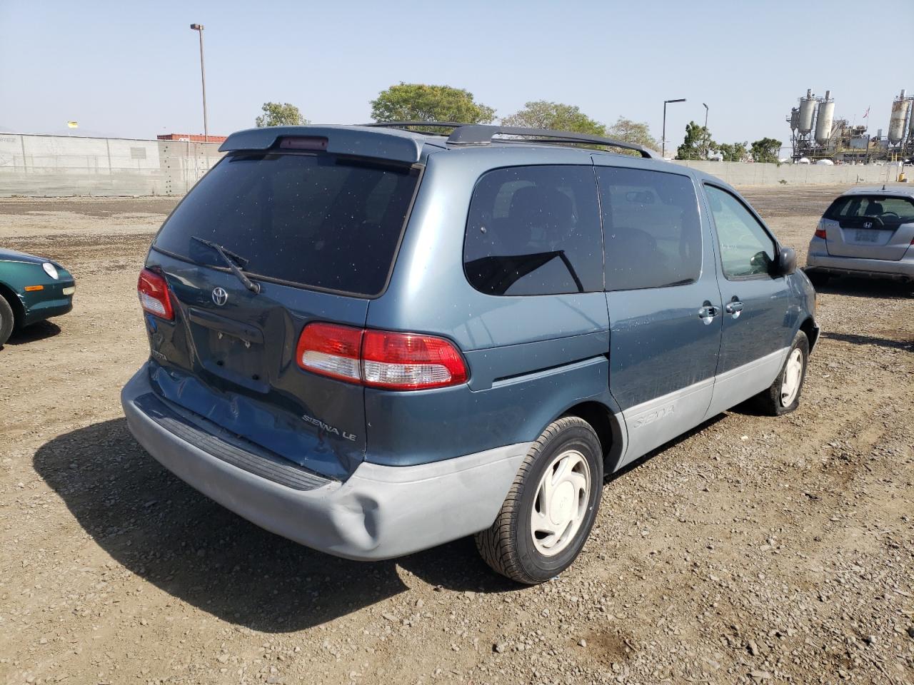 Photo 4 from auction – 2002 TOYOTA SIENNA LE with VIN 4T3ZF13C12U436369