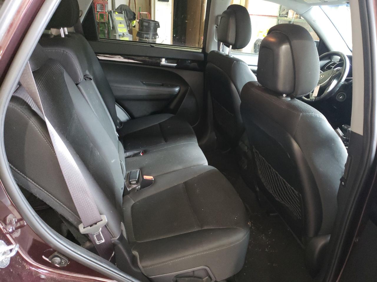 Photo 6 from auction – 2015 KIA SORENTO LX with VIN 5XYKT4A76FG560076