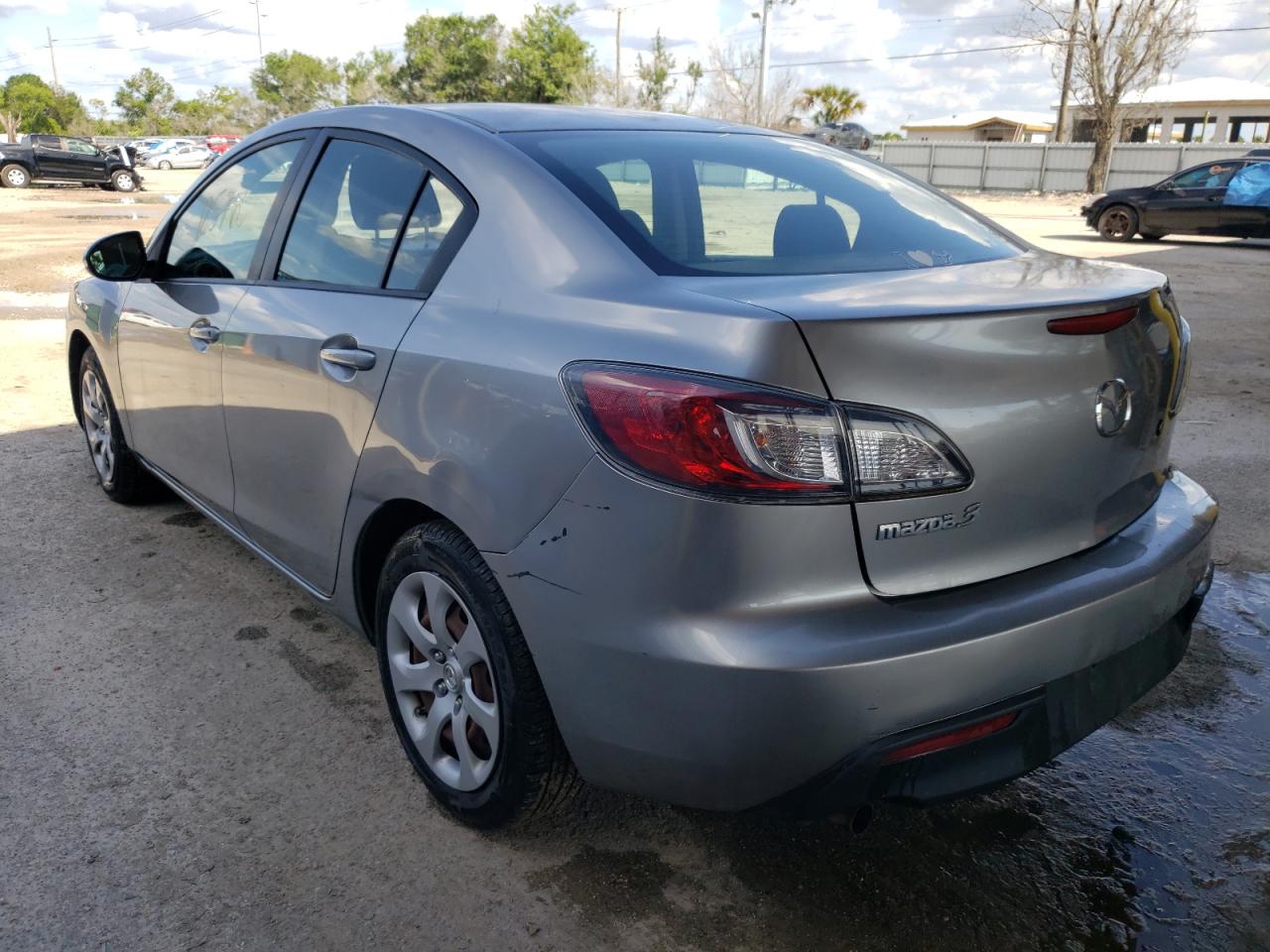 Photo 3 from auction – 2011 MAZDA 3 I with VIN JM1BL1UG3B1498687