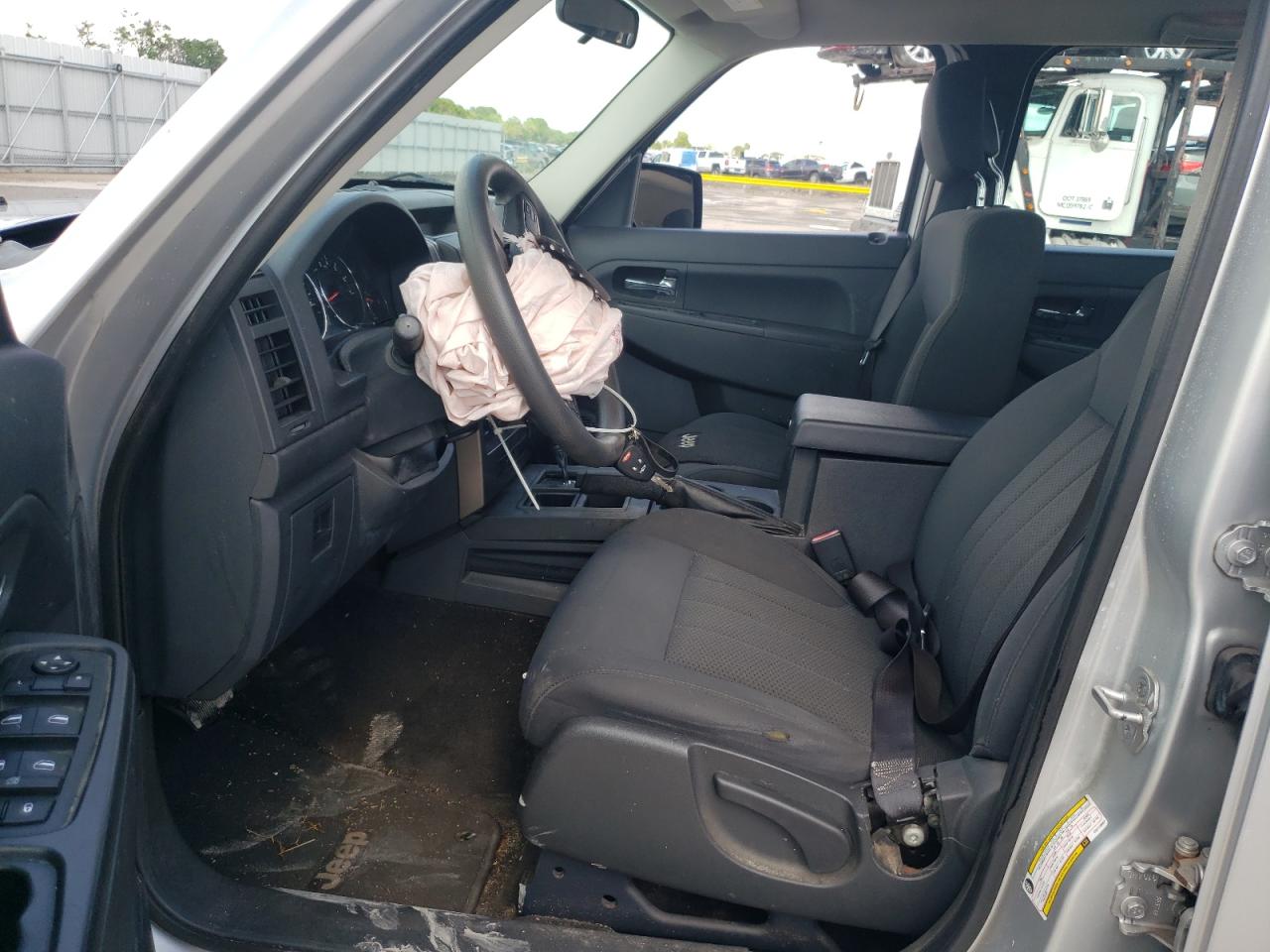 Photo 5 from auction – 2012 JEEP LIBERTY with VIN 1C4PJLAK0CW110867