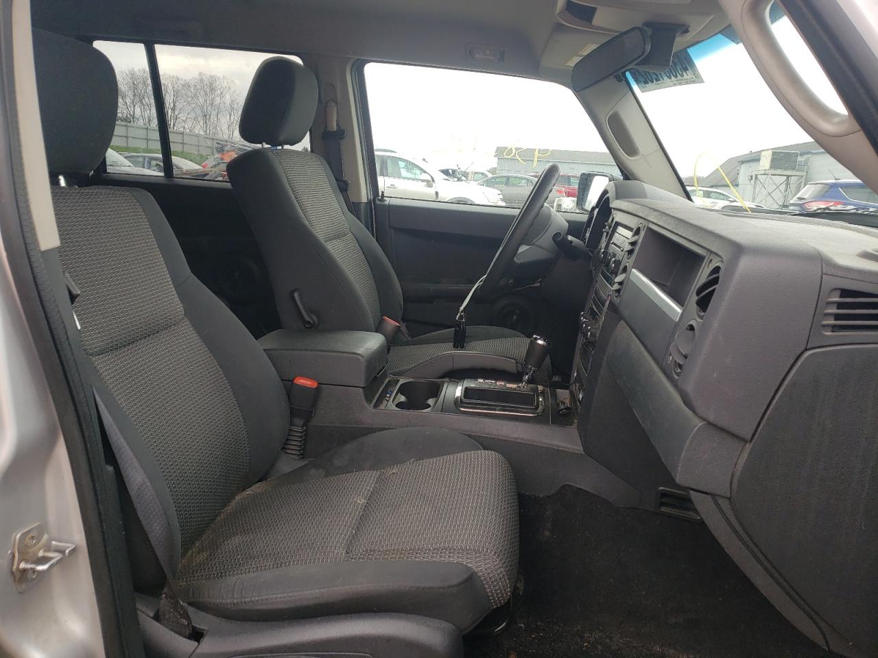 Photo 5 from auction – 2008 JEEP COMMANDER with VIN 1J8HG48K48C225522