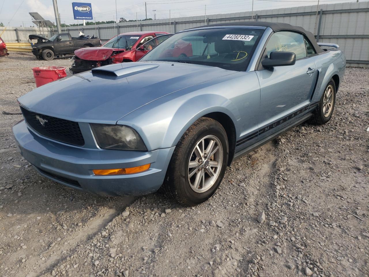 Photo 2 from auction – 2005 FORD MUSTANG with VIN 1ZVHT84N855223473