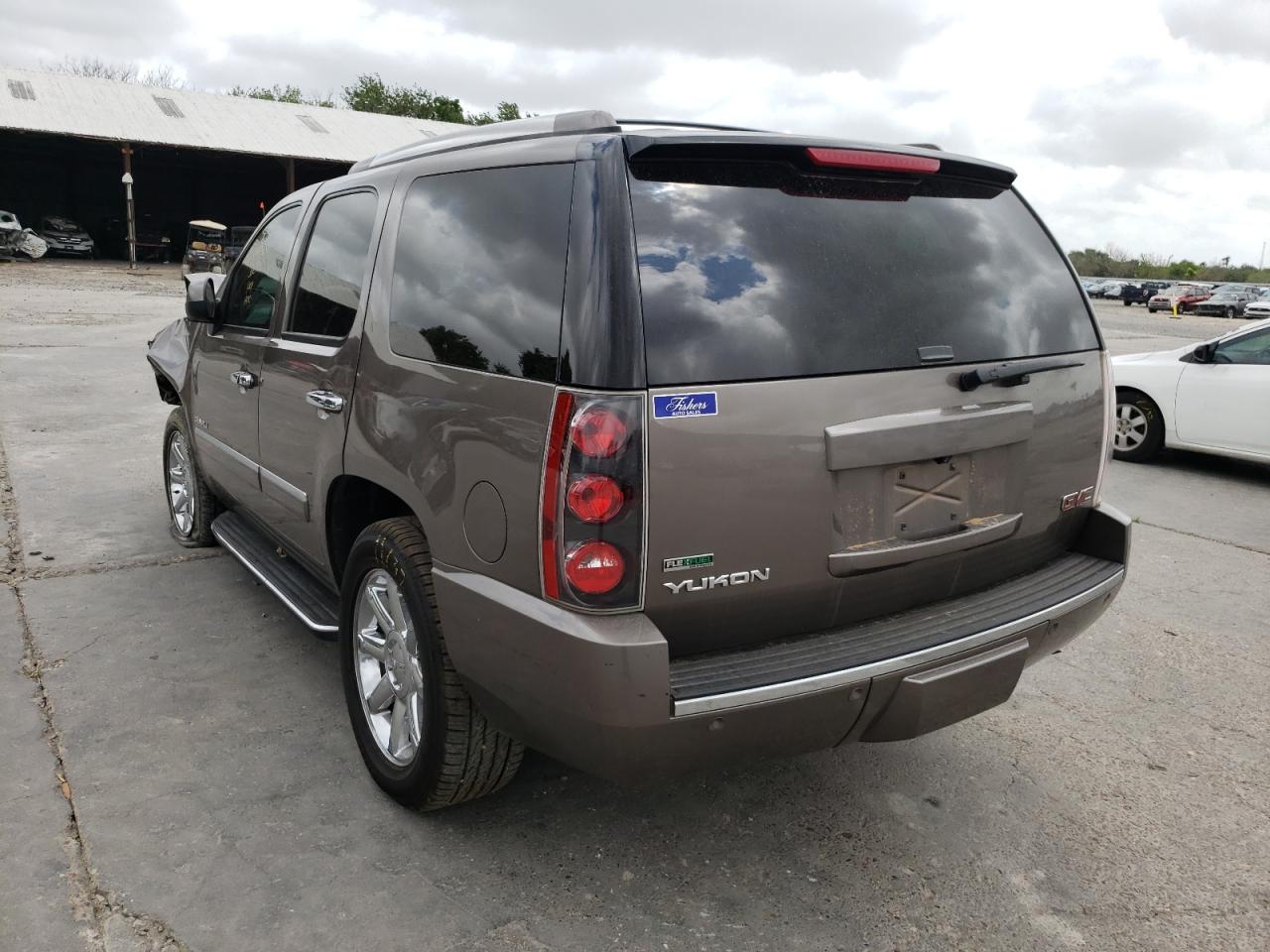 Photo 3 from auction – 2012 GMC YUKON DENA with VIN 1GKS2EEF4CR131367