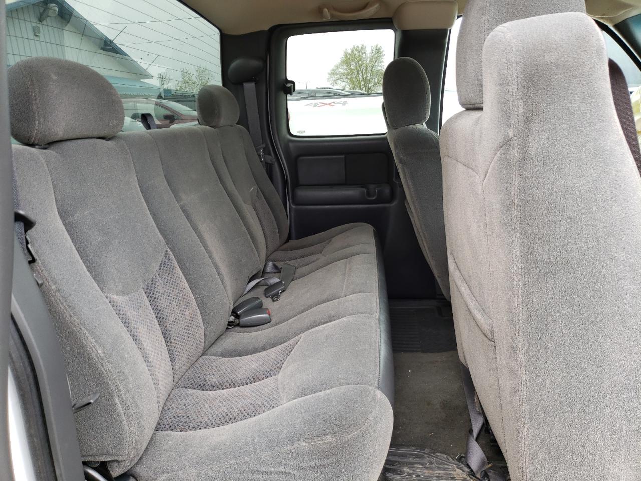 Photo 6 from auction – 2003 CHEVROLET 1500 with VIN 2GCEC19X831208042