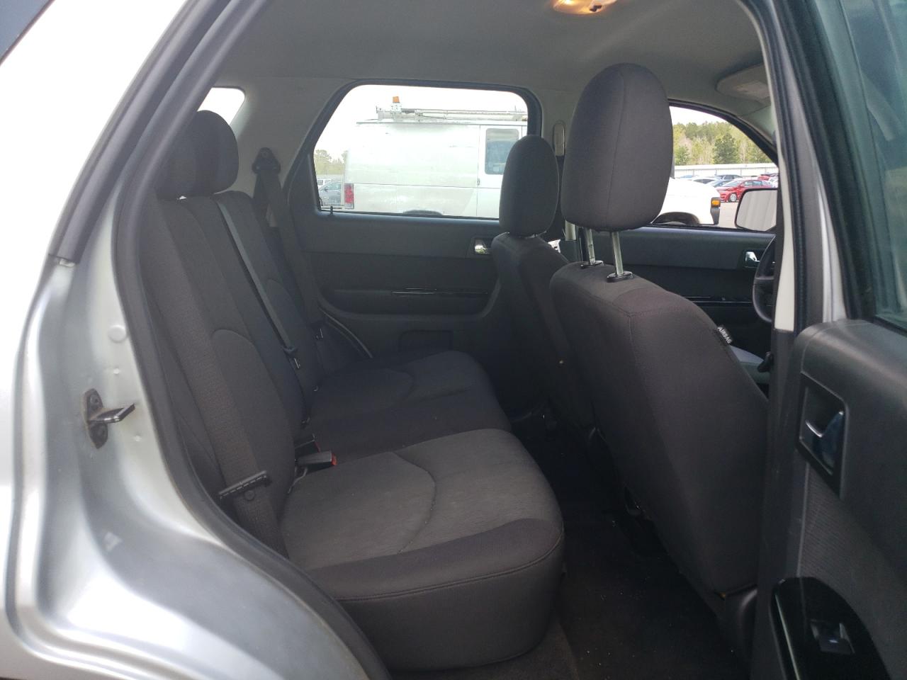 Photo 6 from auction – 2010 MAZDA TRIBUTE I with VIN 4F2CY0C75AKM02634