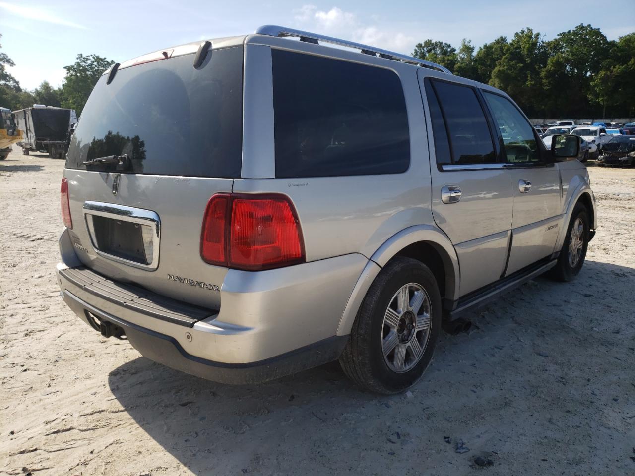 Photo 4 from auction – 2006 LINCOLN NAVIGATOR with VIN 5LMFU27586LJ21452