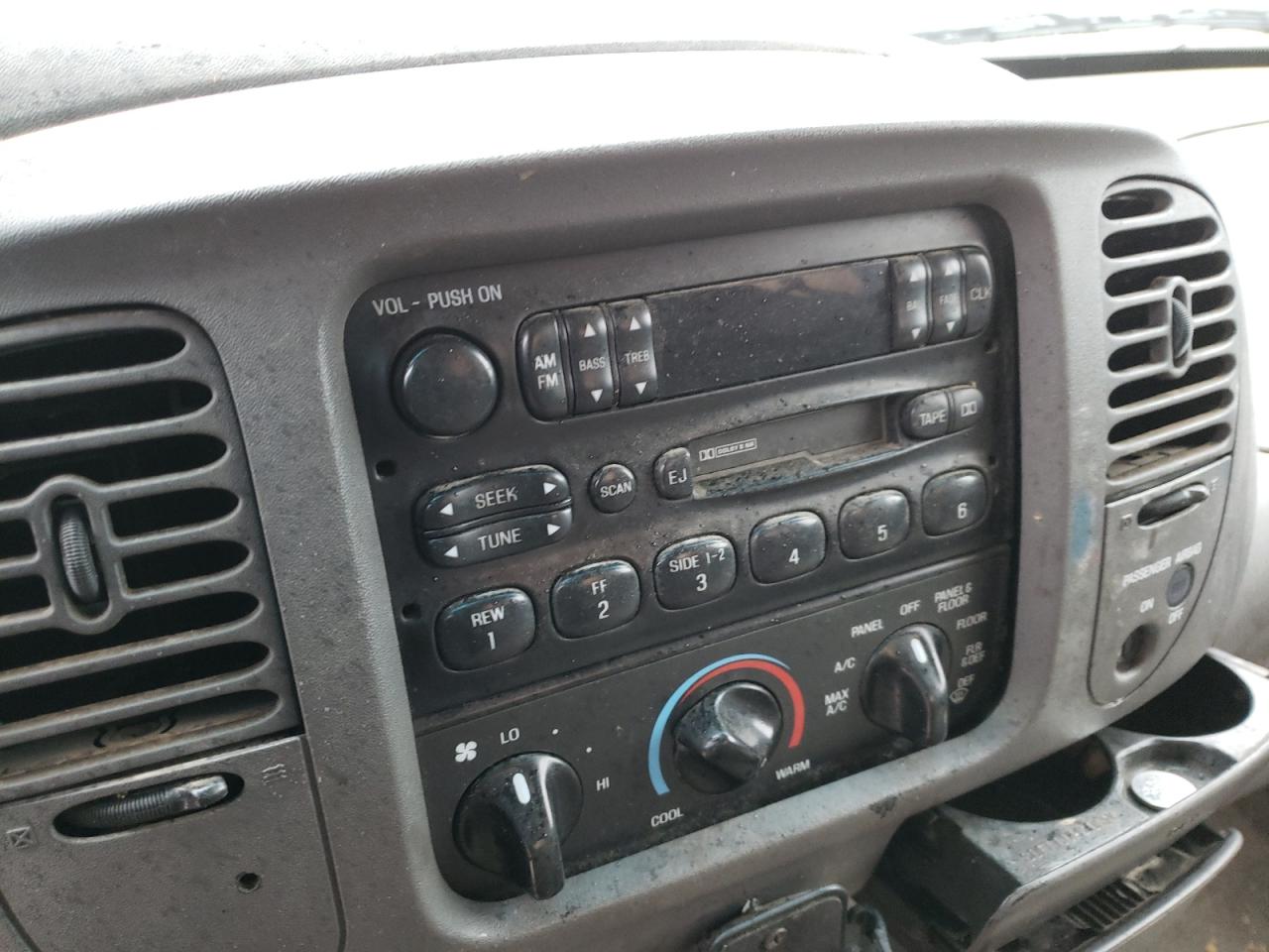 Photo 9 from auction – 1997 FORD F150 with VIN 1FTDX1765VNC83213